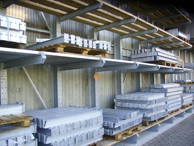 Einseitige Kragarmregale • Regalsysteme • Lagerlösungen